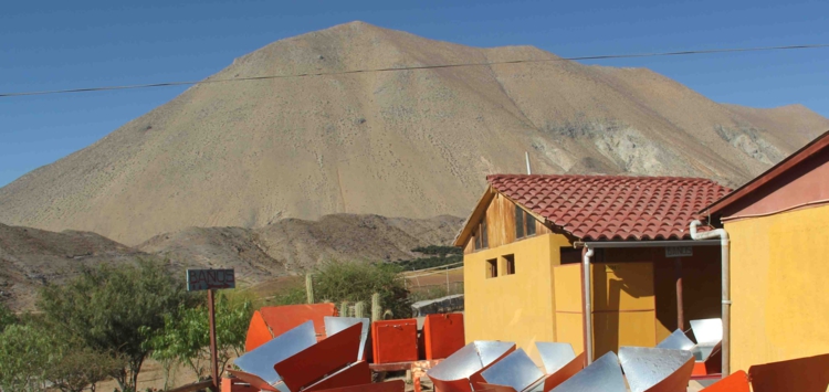 Vue d'ensemble des fours solaires du restaurant solaire de Villaseca