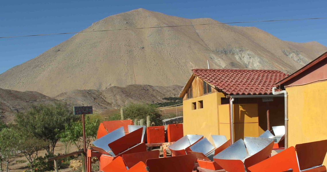 Vue d'ensemble des fours solaires du restaurant solaire de Villaseca