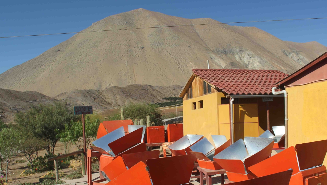 Vue d'ensemble des fours solaires du restaurant solaire de Villaseca